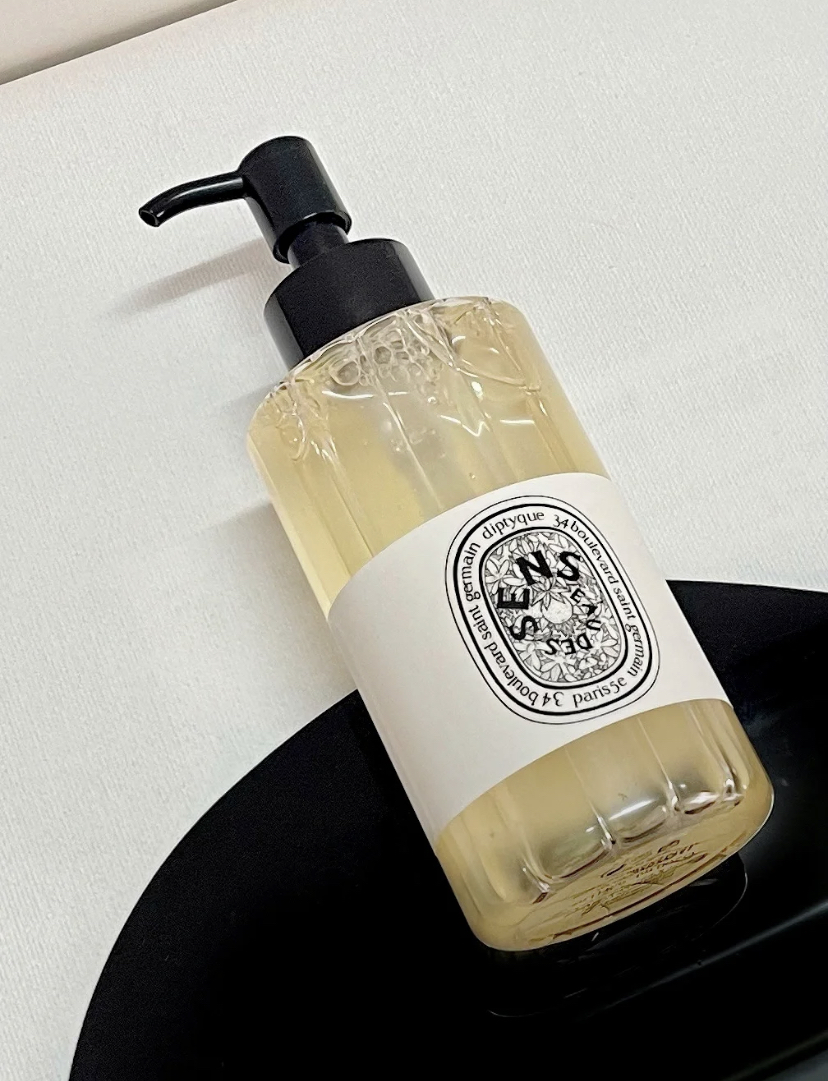 拥有着多个和香水同款的香味,特别是无花果、杜桑和檀道的香型必入