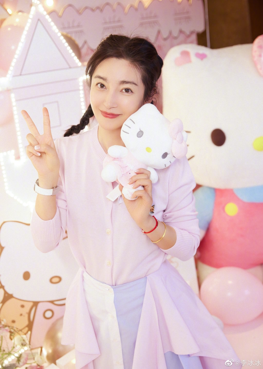 虽然两人情感关系上不再是恋人,但却成为了更加情逾骨血的亲人。