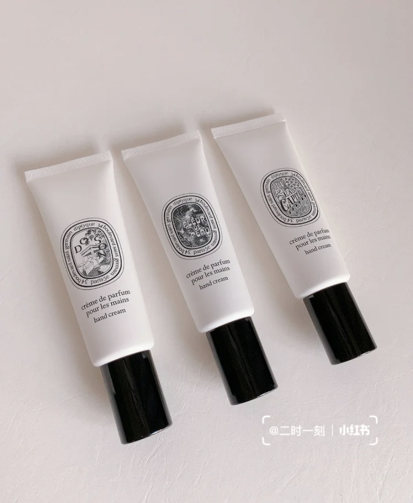 护手霜的滋润度非常好,吸收度也快不担心会有厚重油腻的感觉