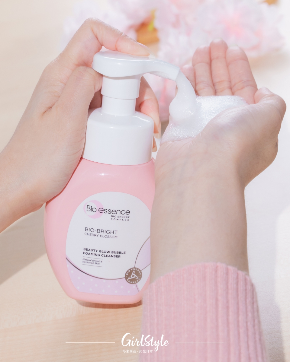 轻轻一按即有绵密丰盈的泡沫