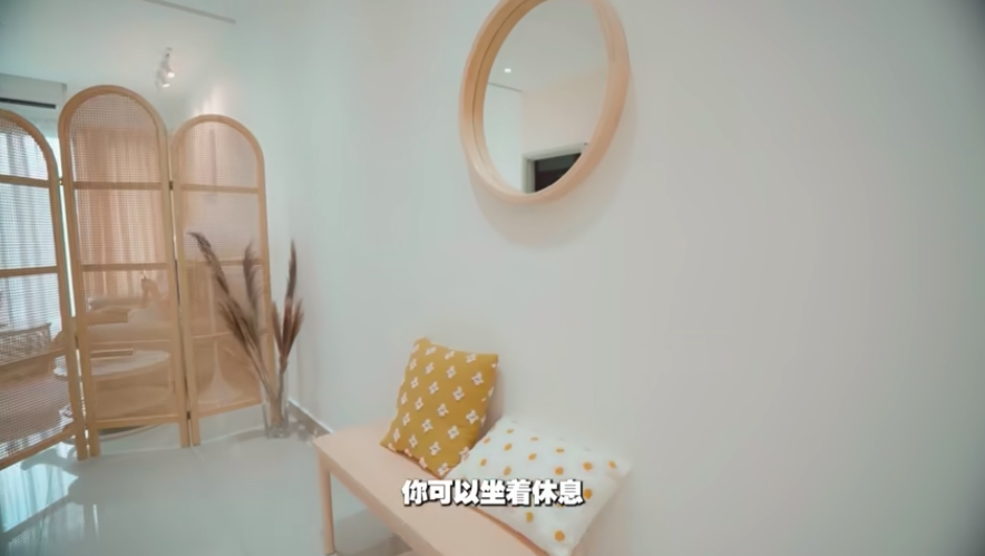 饭厅的对面还有 INS 风的拍照区域,在家也可以拍照文艺感照片