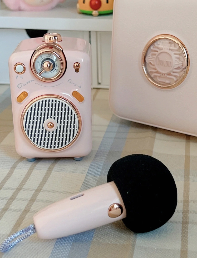 现在升级版还有配上迷你麦克风,完美实现唱K自由啦!