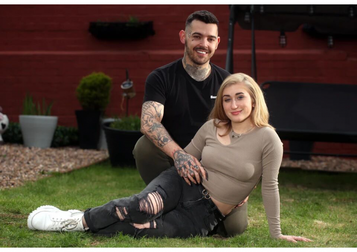 而且她早上不会化妆打扮，但到下午5点Tony下班回家时，她就开始化妆梳头，甚至还穿上性感上衣。