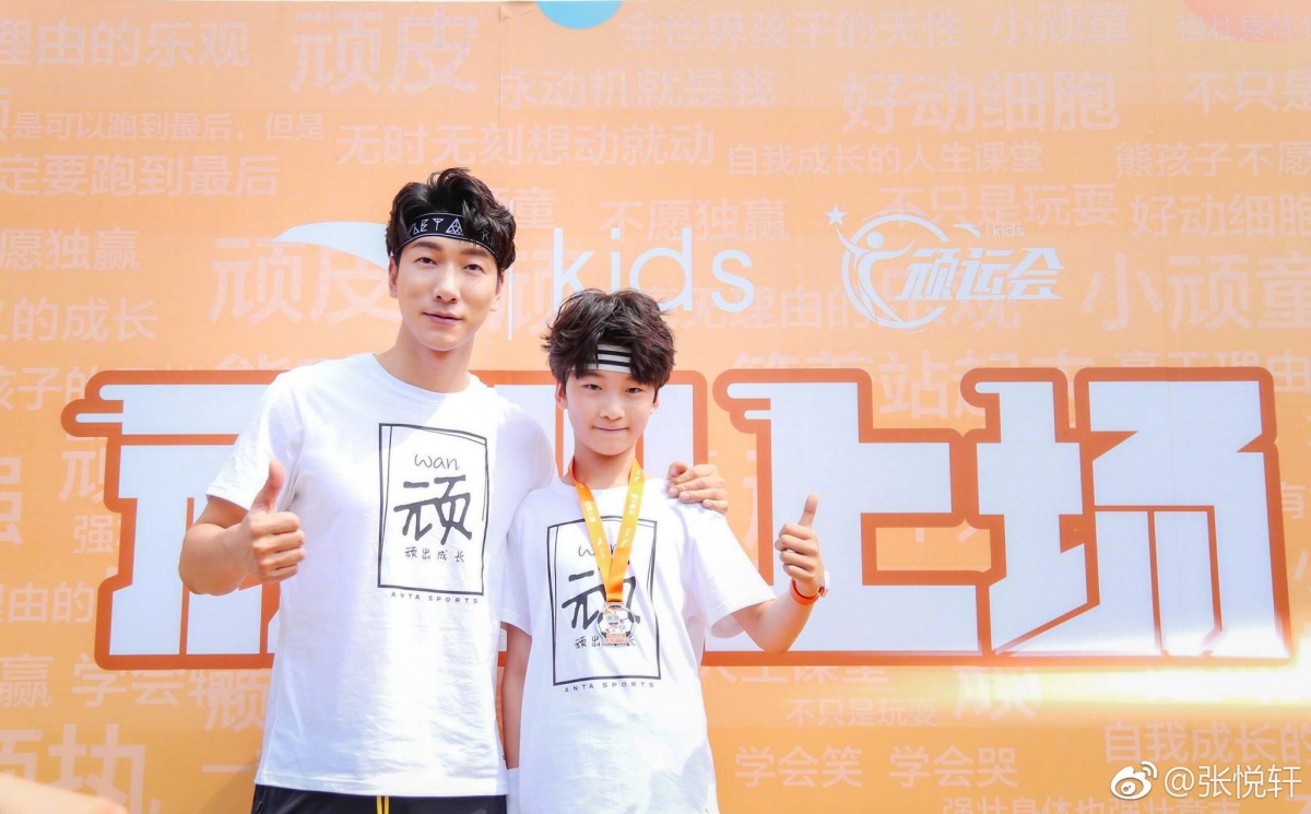 因为谈恋爱被迫转校,看来家长都不赞成