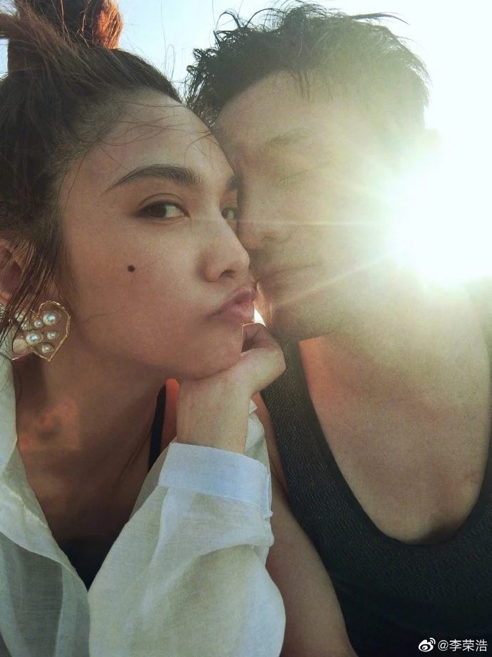 在杨丞琳的第一印象中,李荣浩就是一个成熟稳重、音乐才子