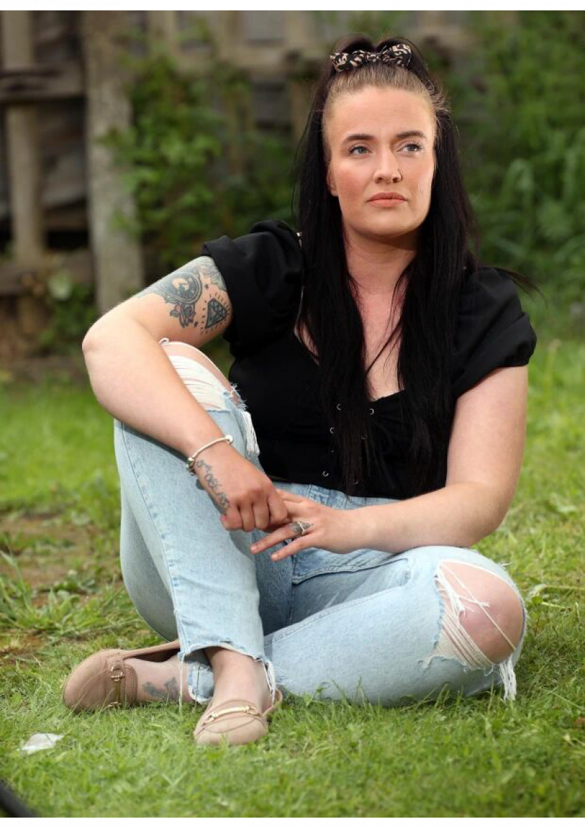 不过Lorna其实一开始对收留难民一事持保留态度，对此她坦言要将一名陌生人带进家中这个决定考虑了很久，但Tony坚持要这么做，两人也为此事争吵过。