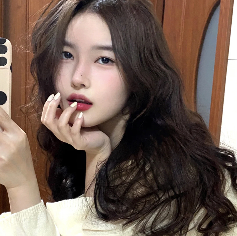 永远不会过时的清冷棕色,特别适合肤色偏黄的女生,暖棕色系瞬间让肌肤显白!