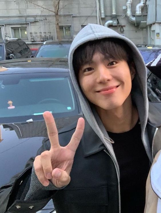 朴宝剑的这些善举真的太令人感动了~希望他可以赶快遇到合适的新作品回归荧幕!