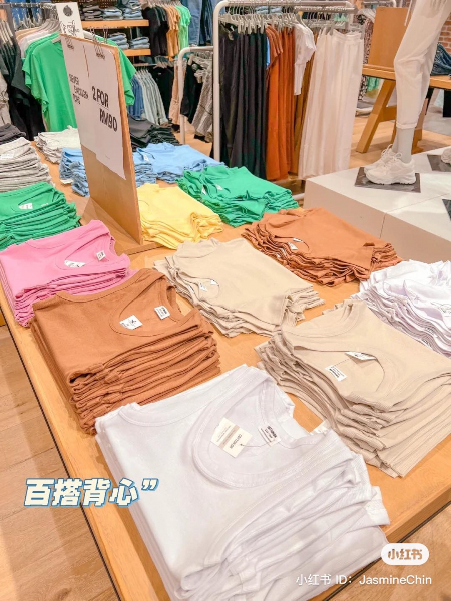 完美展现了炽热洋溢的夏天风情