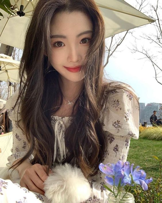 相信不少小仙女们都会面对头发毛躁、开叉等烦恼吧。