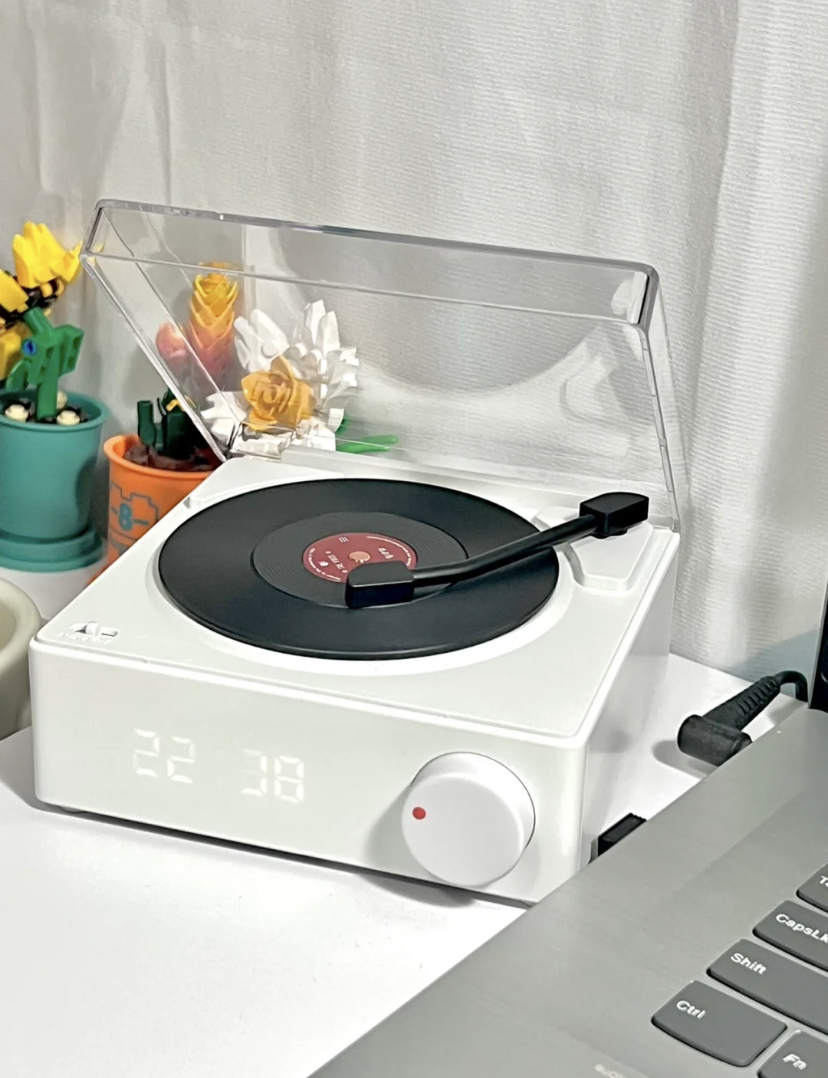 随便摆在桌上就非常有氛围感,设计也是小小一个的不怕会占据空间