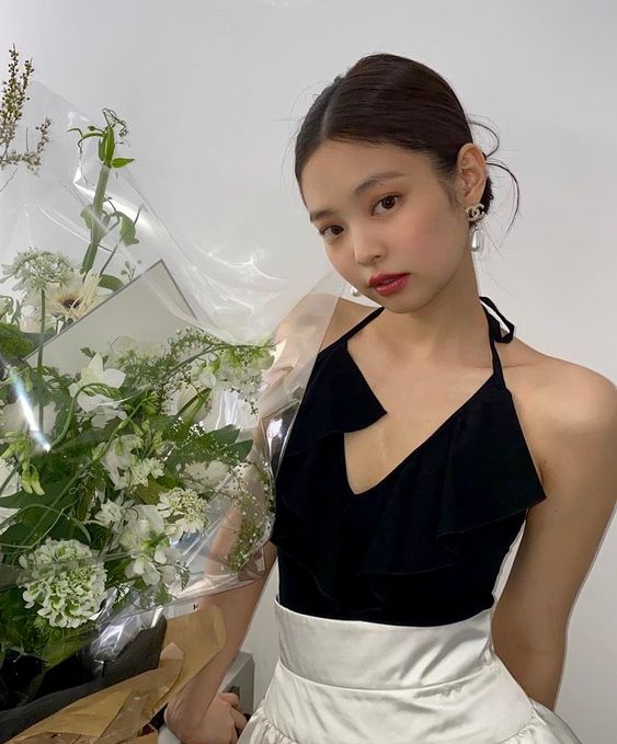 韩媒报道Jennie收到了HBO剧集《THE IDOL》的出演邀请,目前正在积极讨论当中。