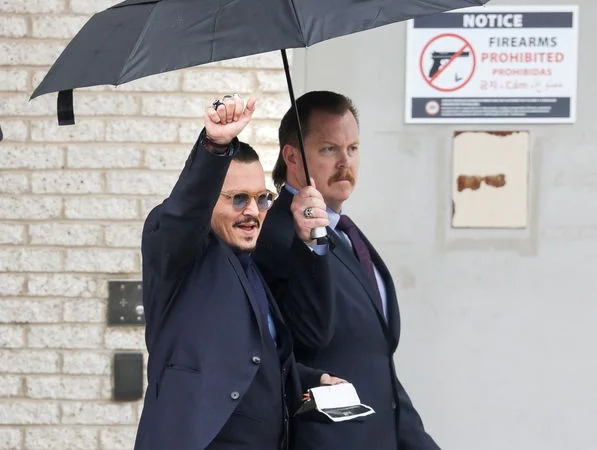 判决出炉后,Johnny Deep随后也发表声明。