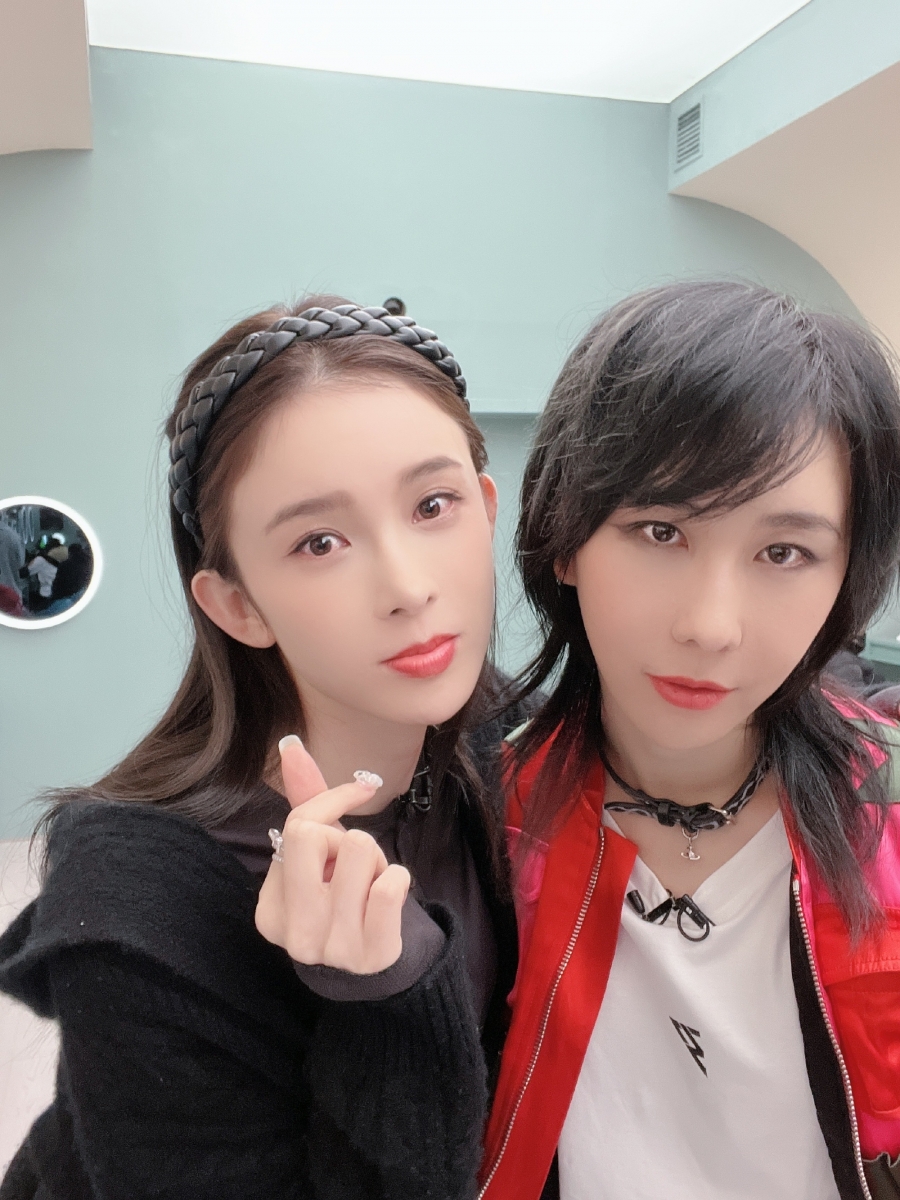 和她同宿舍其中一位浪姐「赵梦」也替赵樱子打抱不平声援