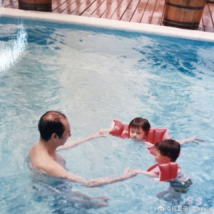 直到后来知道爸爸是赌王就开心很久