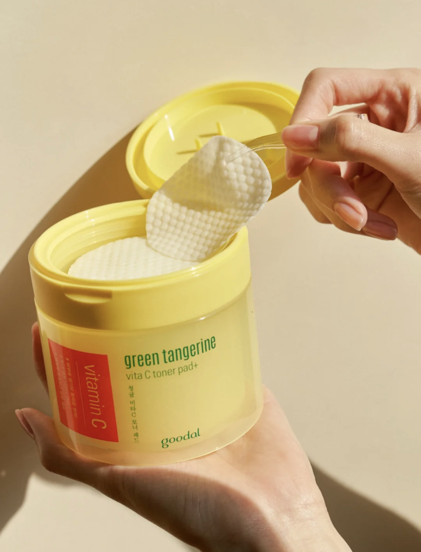 作为美白小能手的青橘棉片，有小帮助淡化色斑和提亮肤色！