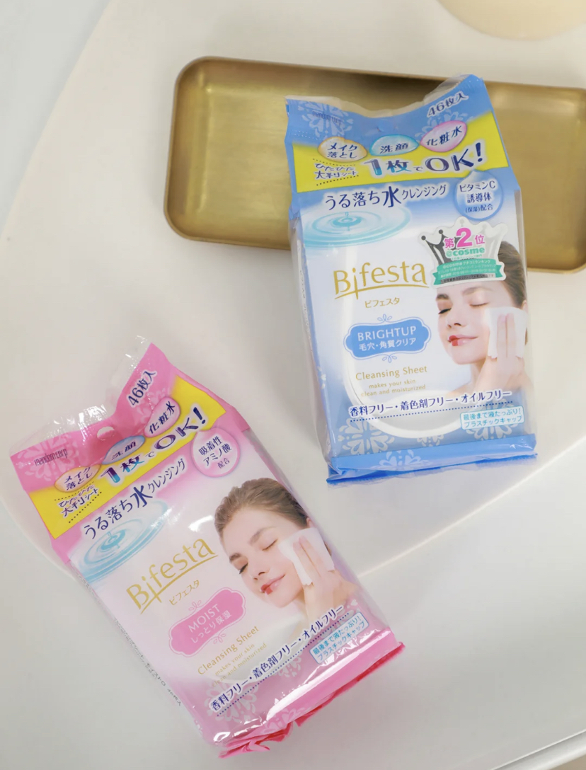 粉色款是最温保湿的,油性肌肤使用蓝色款可控油和清洁毛孔