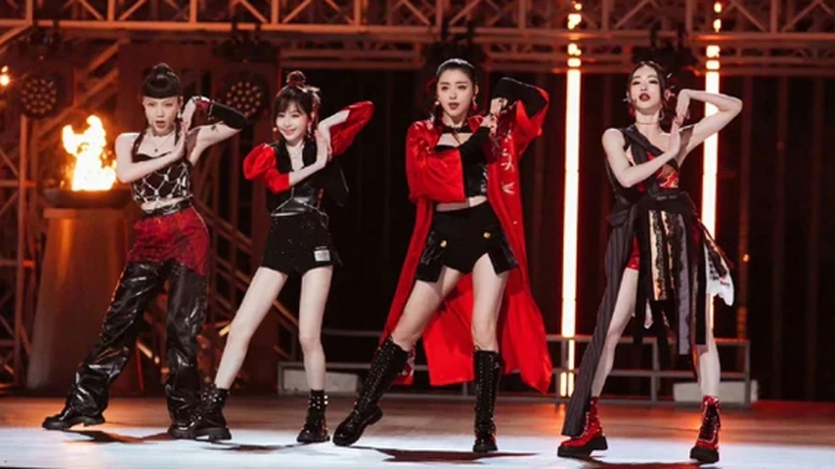 毕竟一公时,吴莫愁作为队长,就“毫不留情”被淘汰掉了。