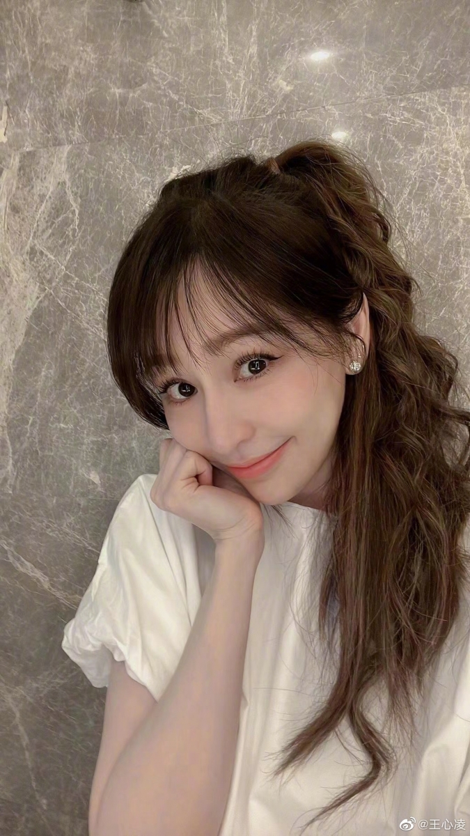 被网友嘲整容失败