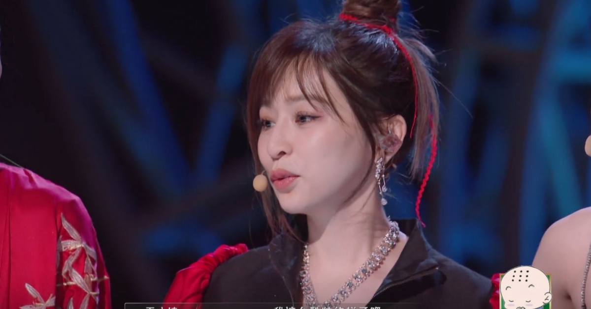 露出尴尬不失礼貌的微笑