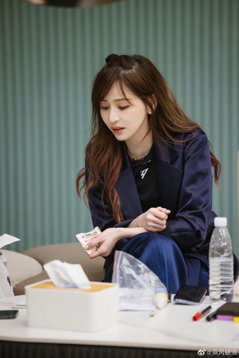 摄影师在挑照片都会选左脸的照片