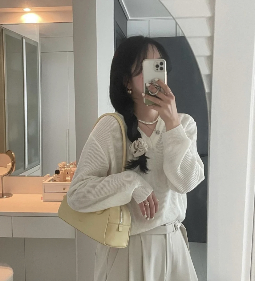他们家最有人气的就是褶皱单肩包,经典又有高级感上班或日常都很百搭。