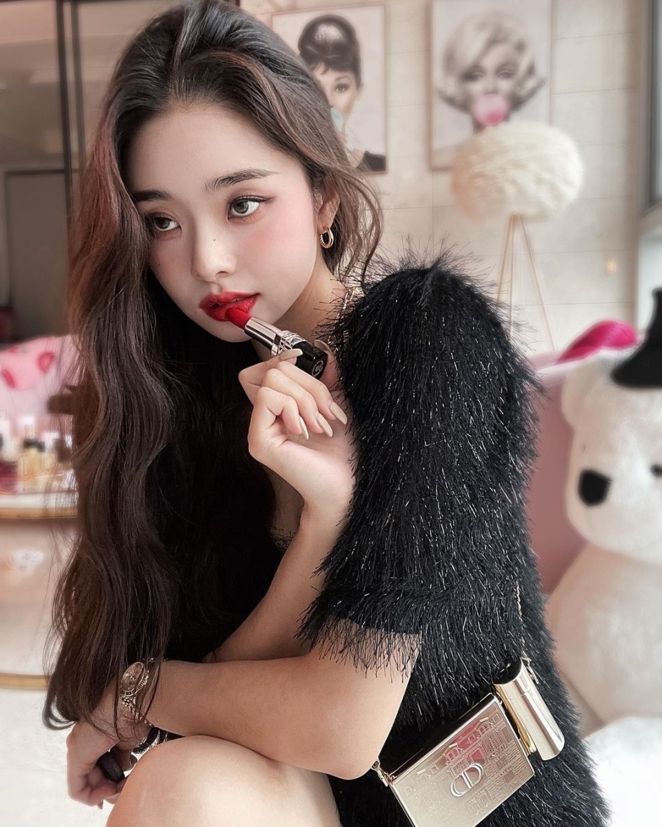 纷纷猜测宋智雅是不是准备复出了。