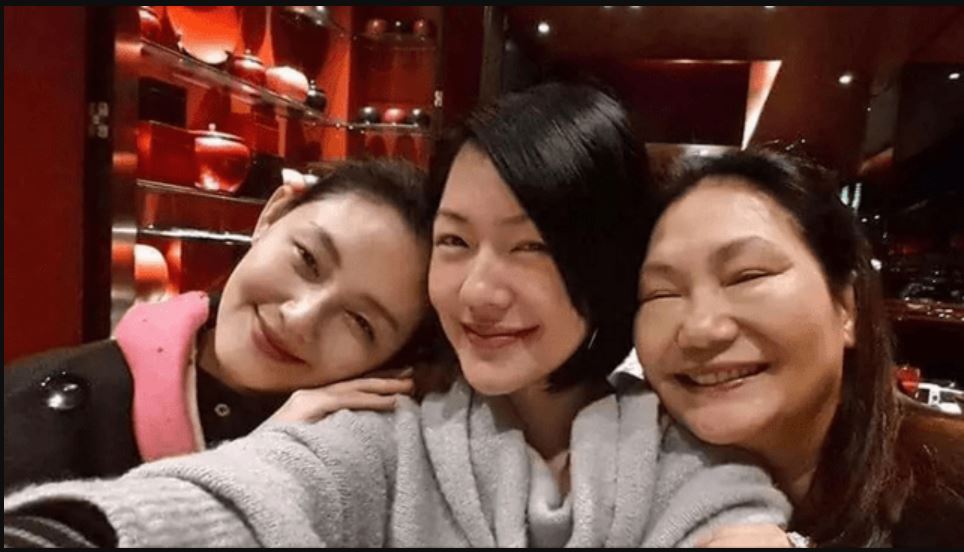 除了分享两人的爱情故事之外,具俊晔也帮“小姨子”小S成功追星~