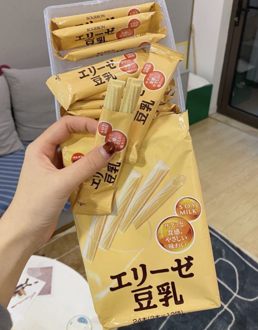 有着非常浓郁的豆香味口感也超酥脆,不甜腻的威化饼干棒每一口都很有满足感!