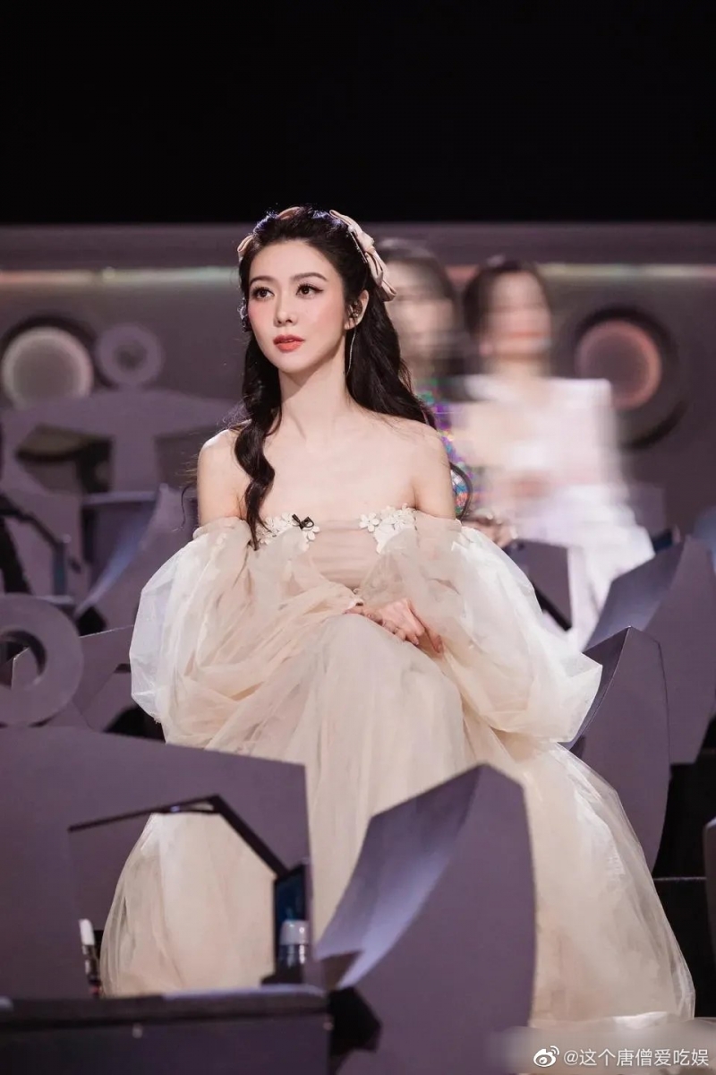 薛凯琪与生俱来的少女感让她被誉为「香港娱乐圈最后的少女 」。