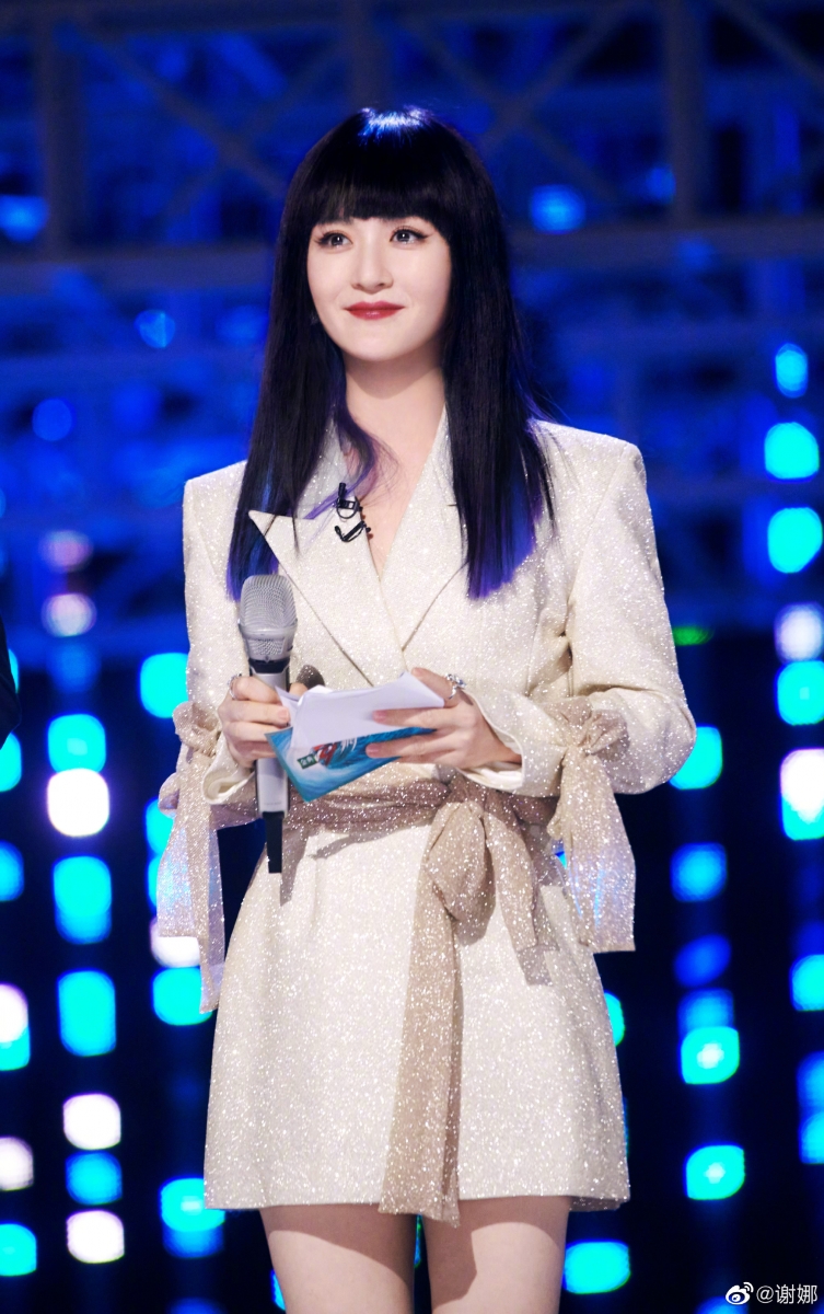 果然没有何炅在身边不能一枝独秀