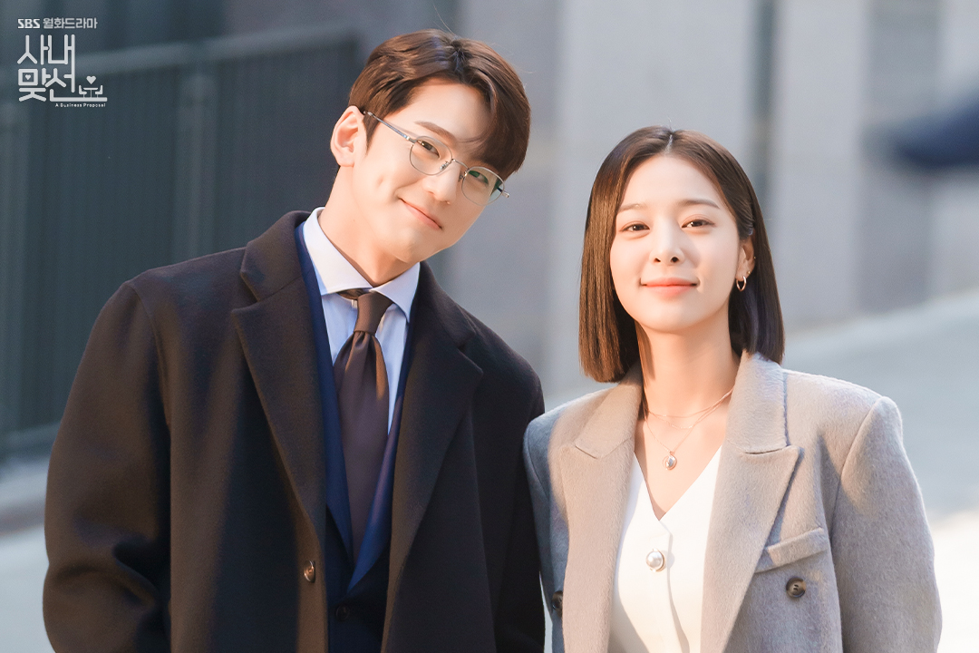 虽然电视剧结局了，但演员们的一举一动都备受关注。