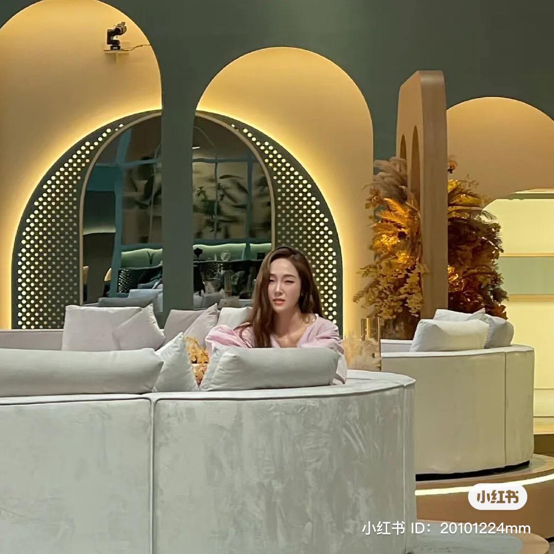 绝大部分网友都替 Jessica 打抱不平