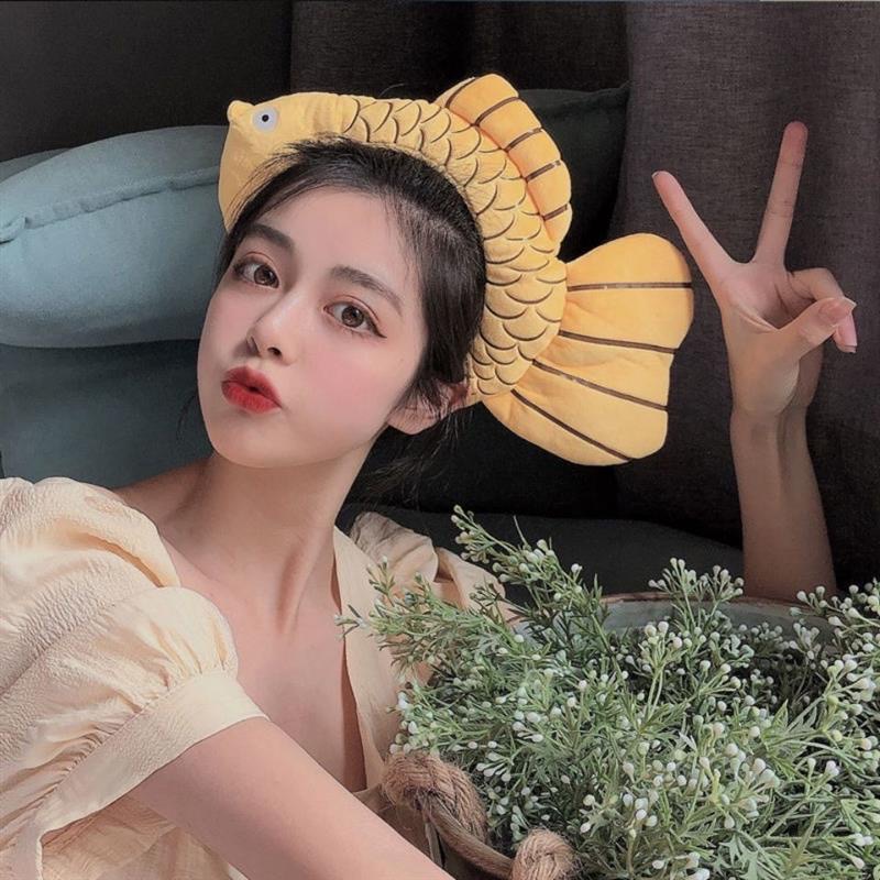 看起来丑萌丑萌的真的很吸引人,带上它拍照真的有趣又可爱~