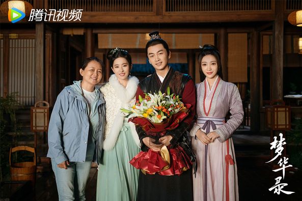 陈晓笑言虽然很喜欢和她们(刘亦菲、林允、柳岩)搭档,但是绝对不和她们同台。