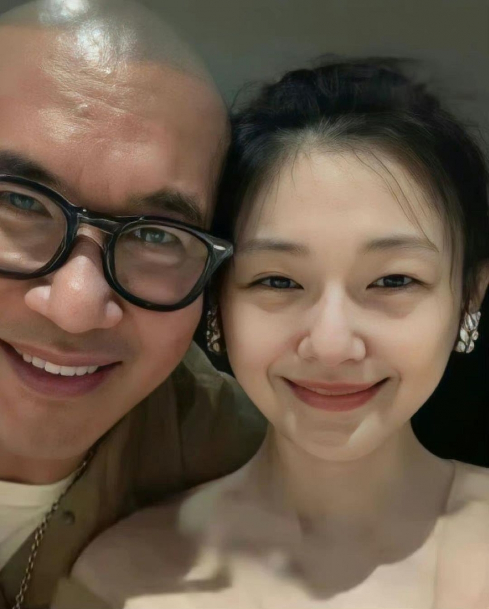 大S还特地送她去机场,一度想着干脆不要分手、或是两人一起逃到哪里。