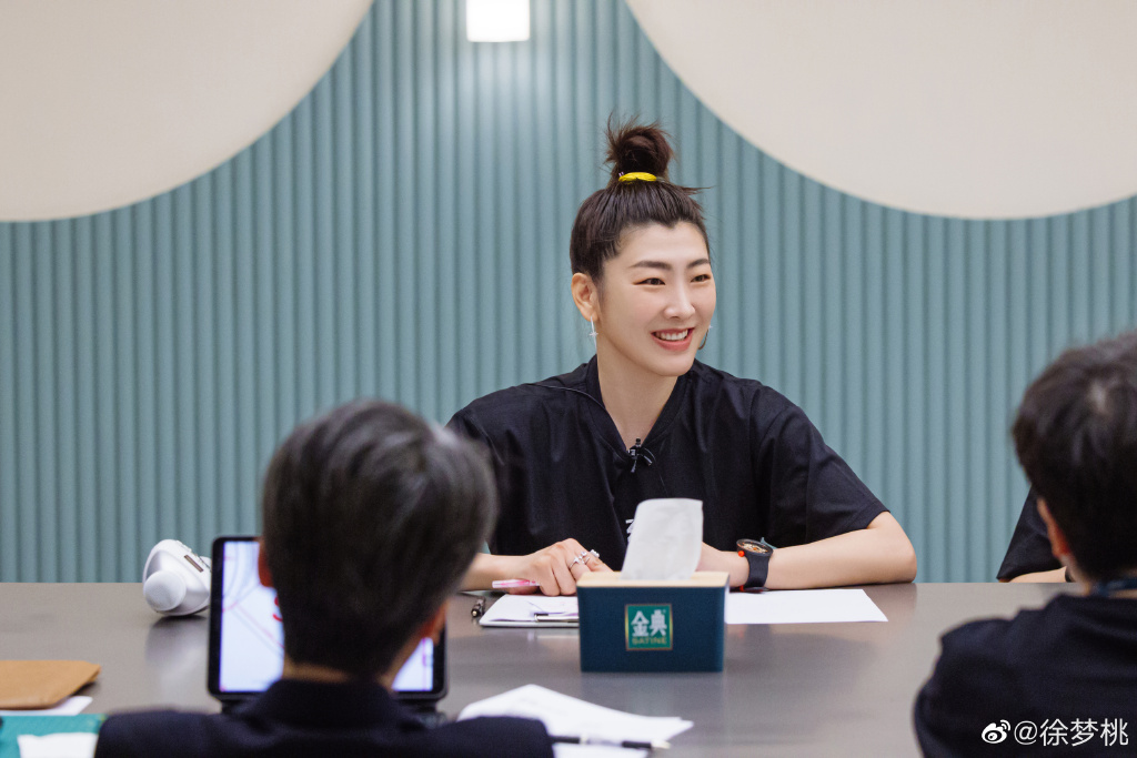 还有关于给姐姐们送礼物,但唯独没有送给「徐梦桃」