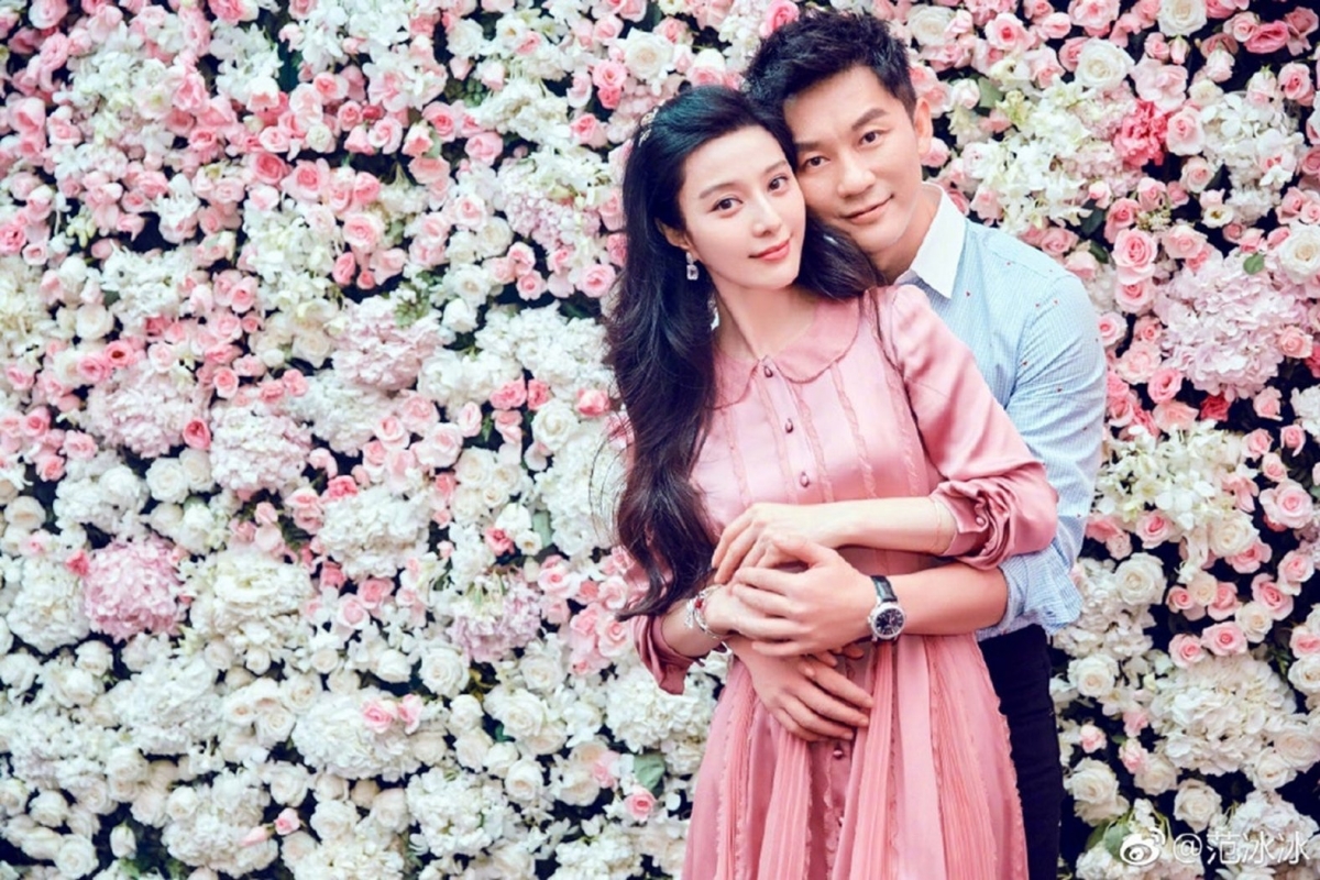 如今,范冰冰被曝出新恋情,而前男友李晨依然形单影只,继续埋头工作。