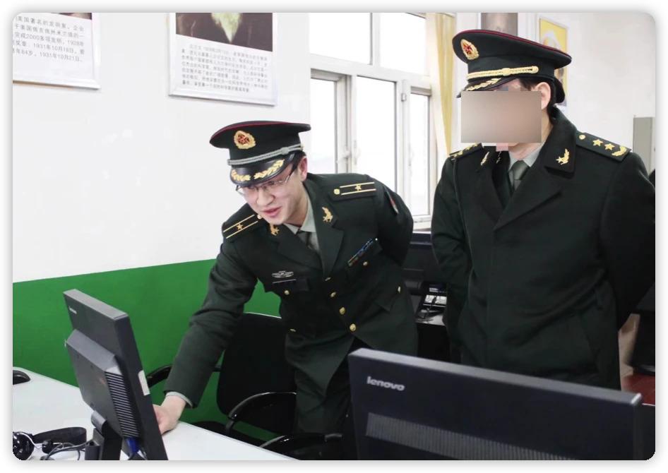 有博主更表示男方跟范冰冰同年,曾在军队待18年。