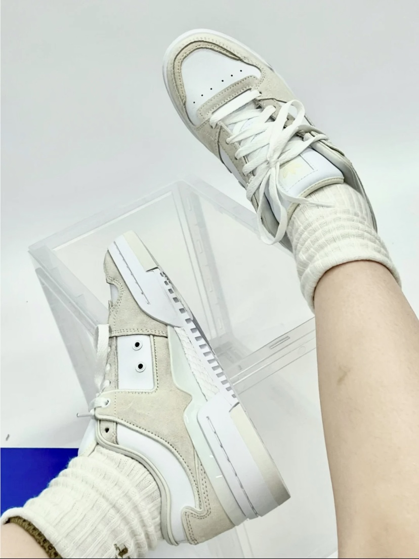Adidas Originals Forum Luxe Low的外表看起来非常有韩范,就连任何风格都可以驾驭得到!