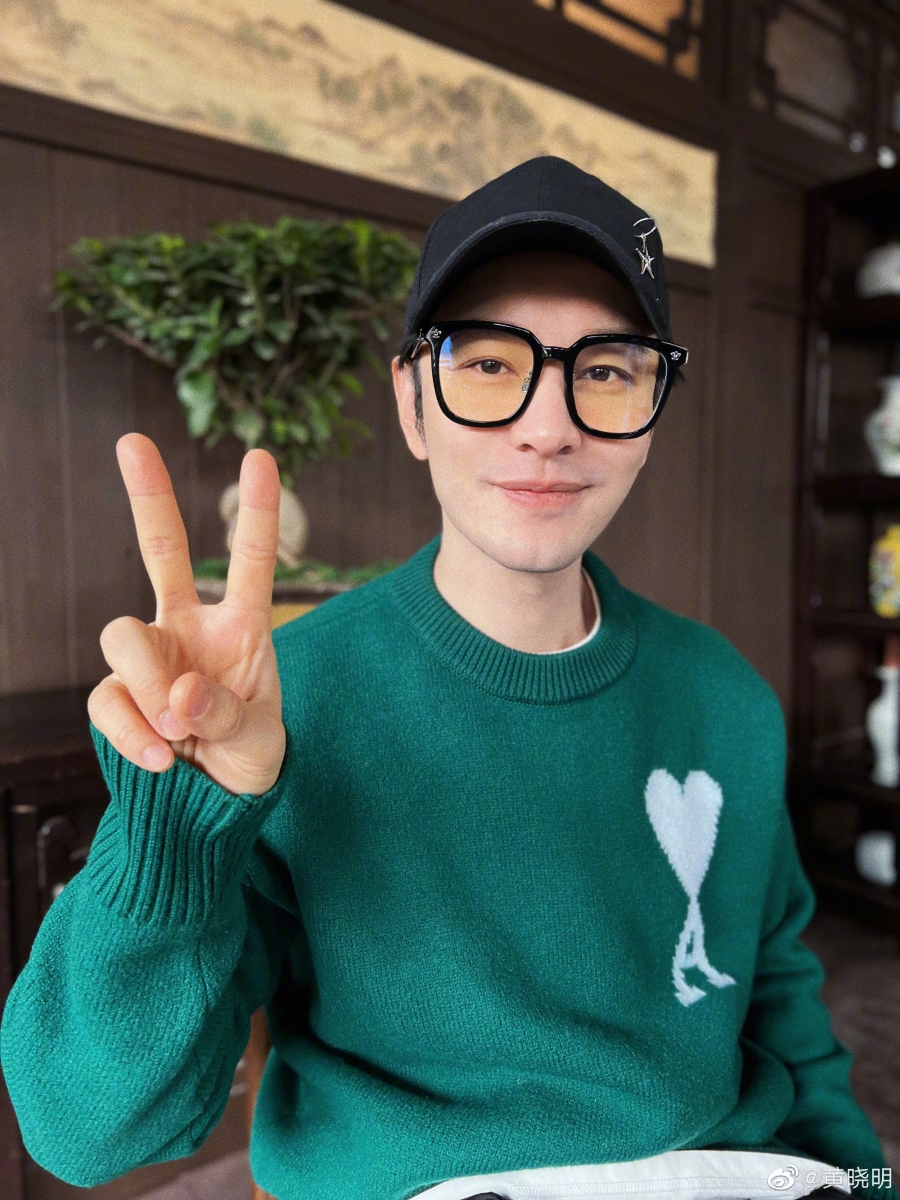 黄晓明在《你是我的春天》电影里饰演一名好爸爸