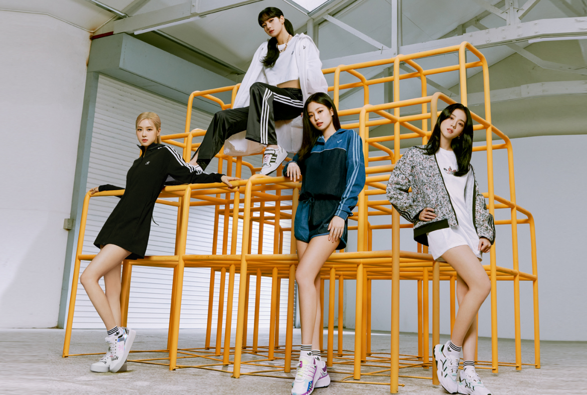 BLACKPINK成员的带货能力真的太强了~Rosé和Jennie近日在IG上传的照片中,出现了Adidas最新款的球鞋瞬间就成为断货王啦!