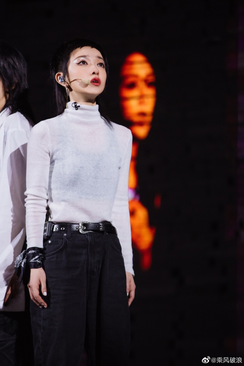 我已经出道 15 年,经历过无数风雨的我以為已经不会再受伤