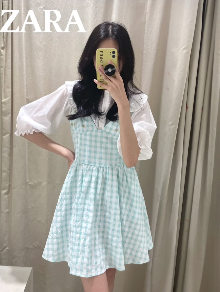 活泼可爱的蓝格子吊带裙,非常有邻家少女感的风格!