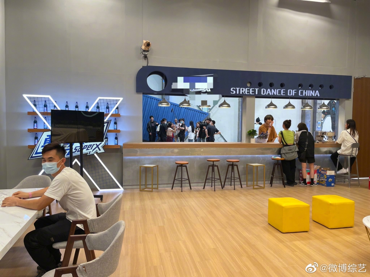 有博主在微博上发了路透消息，指《街舞5》节目组在杭州开机录制。