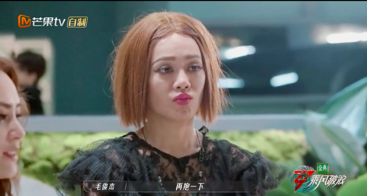 。而宁静除了嘟嘴,就是睁大眼。