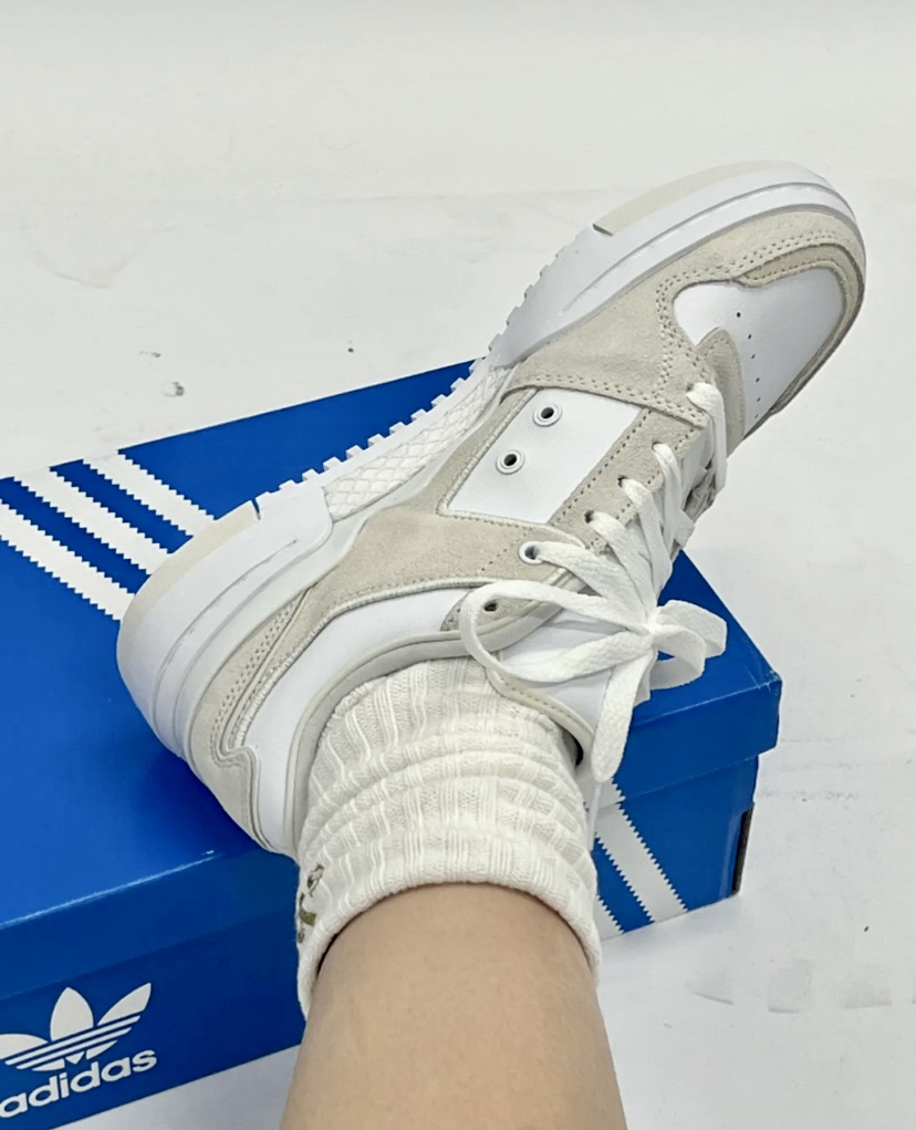 Adidas家的球鞋出了名颜值高又舒适,这款Adidas Originals Forum Luxe Low刚推出就圈了不少粉丝~