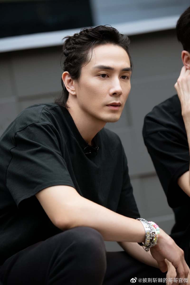 凭借《披荆斩棘的哥哥》收获关注的李承铉也传出即将加盟这季节目。