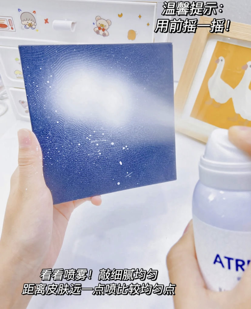 喷上肌肤时候还冰冰凉凉的可以镇定泛红，养成牛奶肌就全靠它啦！