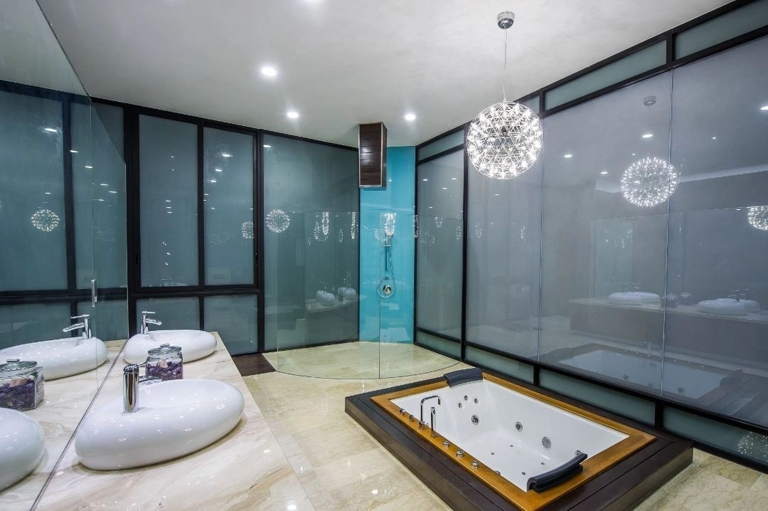 豪宅的室内设计和李元玲现在居住的豪宅装潢一模一样